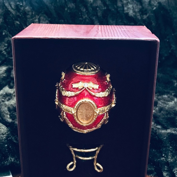 Joan Rivers Imperial Treasures “The Portrait Egg” - Picture 4 of 7